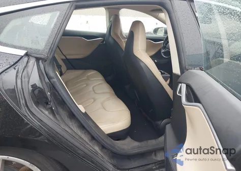 2014 Tesla Model S z USA, uszkodzony, nr VIN 5YJSA3S10EFP43330